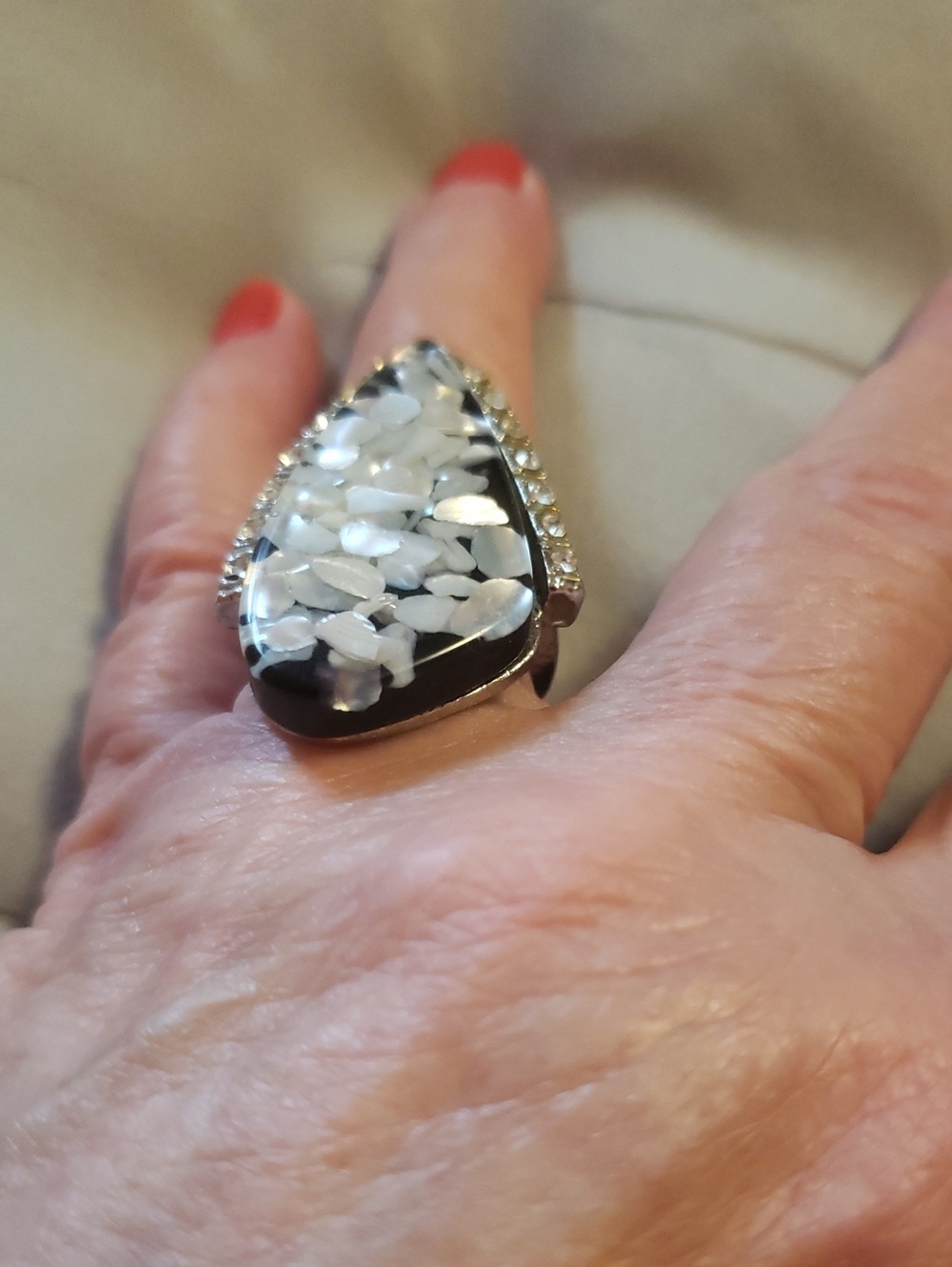 Retro mother of pearl Ring 7 to 7.5.